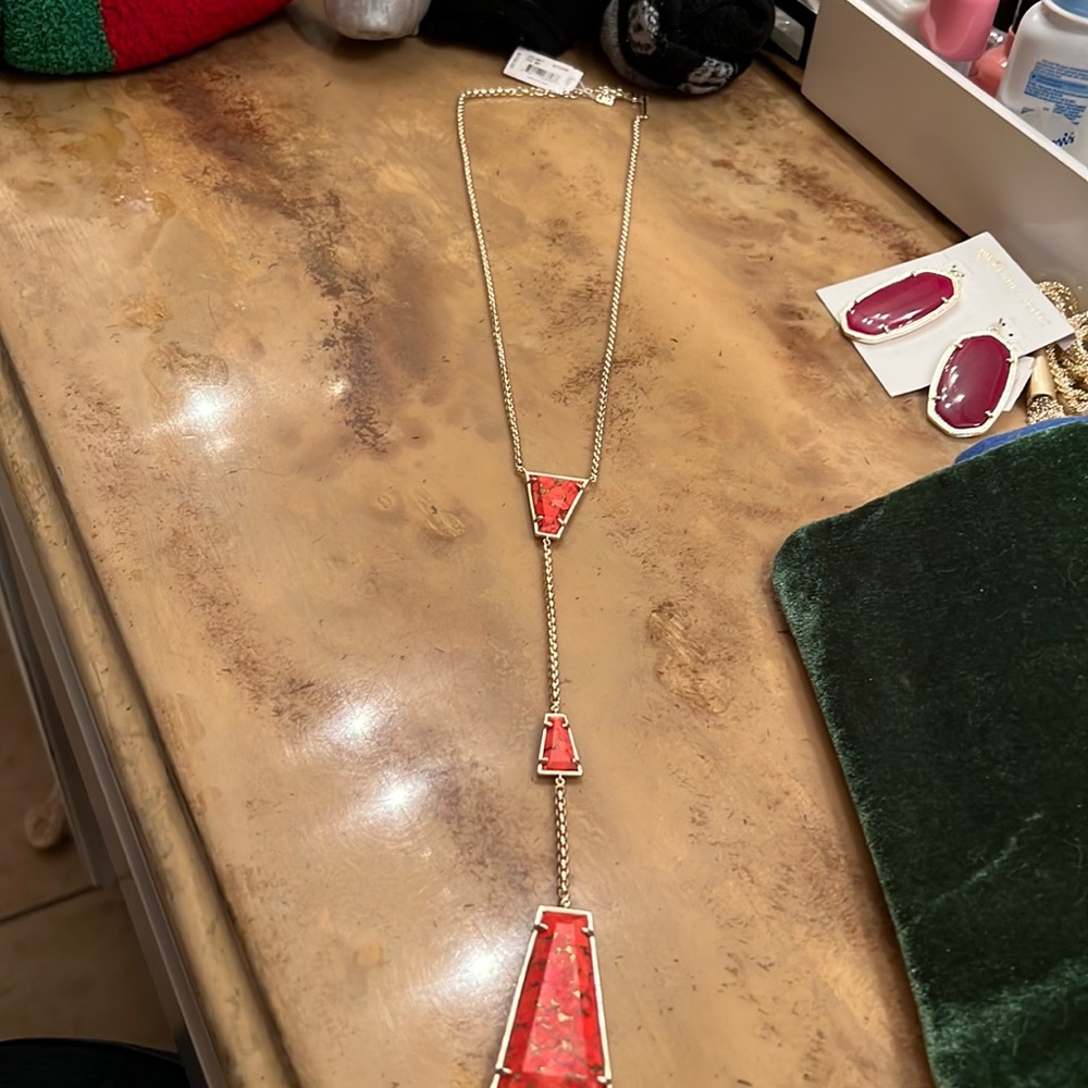 Kendra Scott Coral and Gold Collins Y necklace new with tags orange